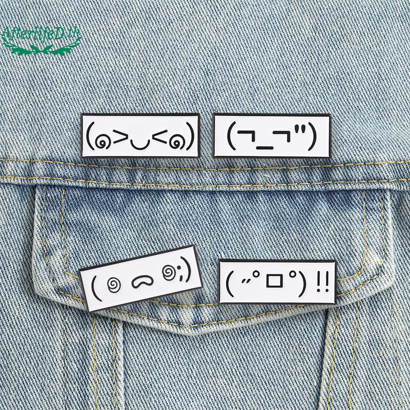 AF 4 ชิ้น Creative Kaomoji เคลือบ Pins Kawaii Emoticon ข้อความเข็มกลัดกันน้ําอารมณ์ Expression ป้ายส
