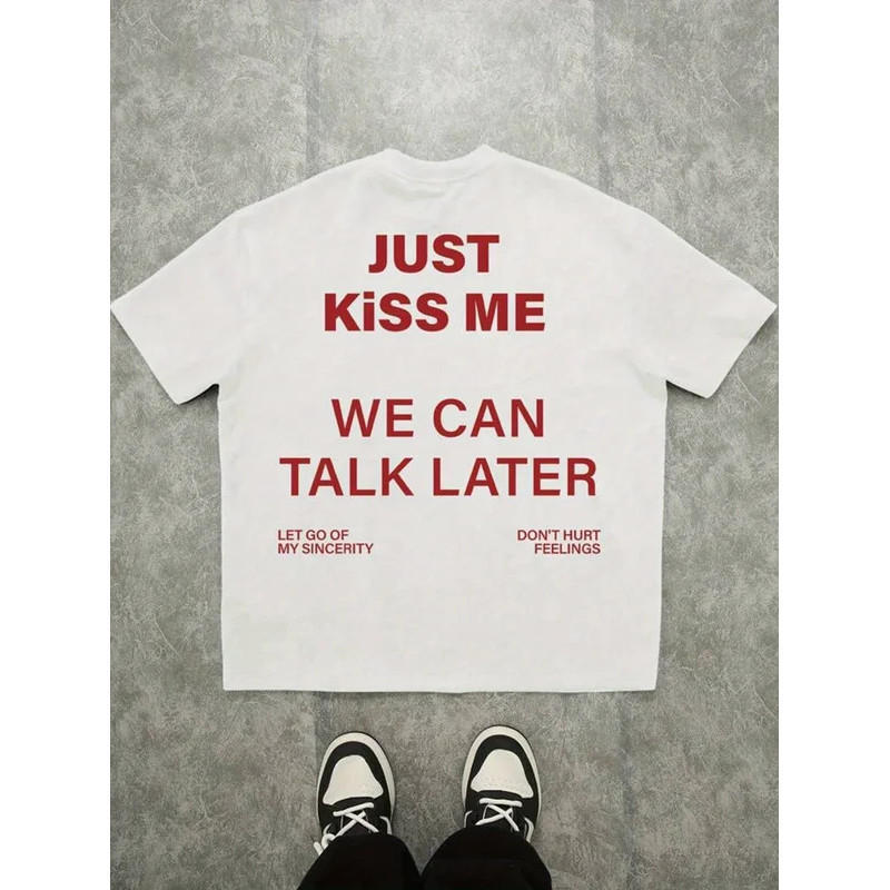 พร้อมส่ง ✅ เสื้อยืดพิมพ์ลาย "Just Kiss Me" ผ้าฝ้าย 100% แฟชั่นสำหรับผู้ชายและผู้หญิง เหมาะสำหรับสวมใ