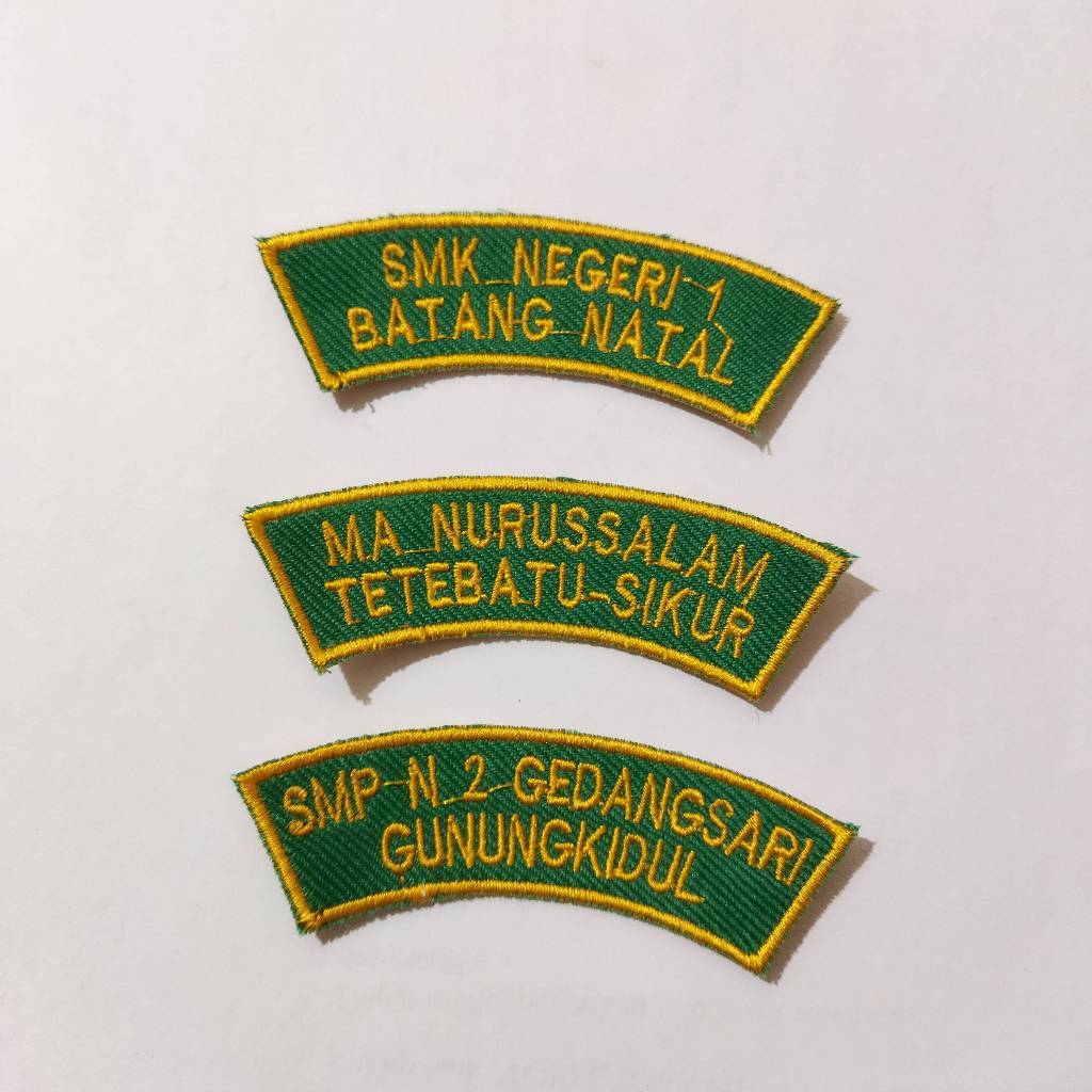 School Location เย็บปักถักร้อย Bet ขนาด 8x2.8 CM ชุดนักเรียนมาตรฐานมีให้เลือกหลายสีสามารถขอชื่อโรงเร