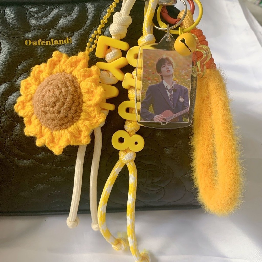 กระเป๋าแขวนมือทำลายดอกทานตะวันพร้อมพวงกุญแจน่ารัก Liu Yuning LF10.14