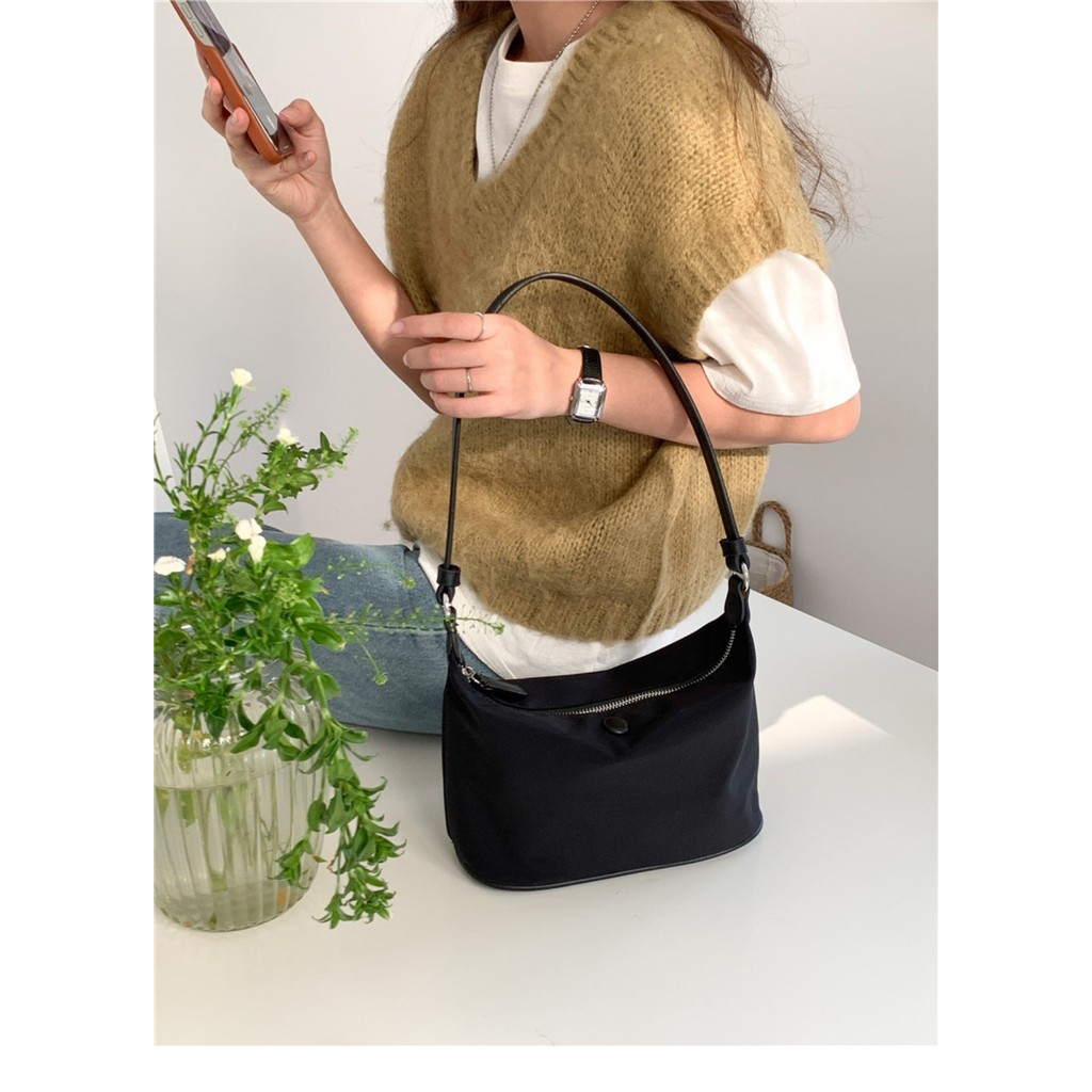 Obi ผ้าไนลอนเนื้อน้ําหนักเบาเกาหลี ins Casual Bag One-Shoulder Underarm Bag Super Hot Fashion Cross-