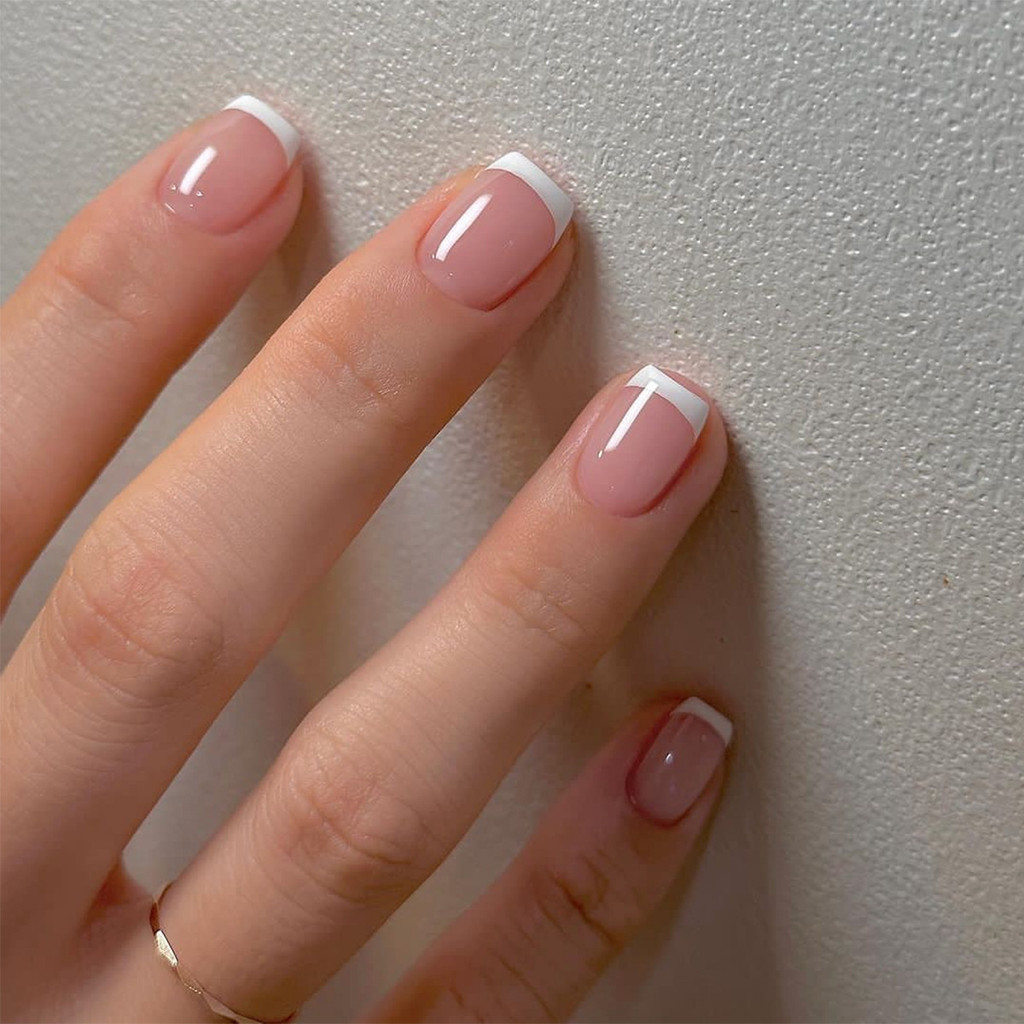 Ins สไตล์สไตล์ใหม่สีขาวฝรั่งเศสทําด้วยมือสวมใส่เล็บ Simple French Nails เล็บปลอมเล็บ FM0C