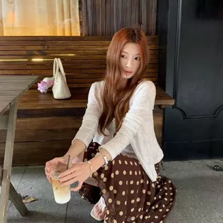 ชุดกระโปรงสตรีรูปแบบไม่สมมาตร ลุคโมเดิร์นใหม่ ลายจุด สดใสและดูหรูหรา เหมาะสำหรับการเที่ยวเล่นที่ชายหาด