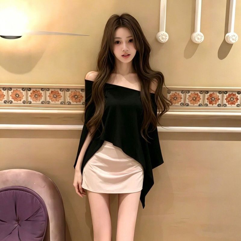 แนะนํา เสื้อชั้นในสตรีอสมมาตรสีดํากับชุดกระโปรงเอวสูง
