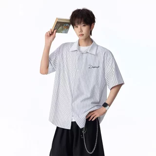 Chaistyle ลายทางตัดสี เสื้อเชิ้ต ฤดูร้อน หลวมสบาย แขนสั้น แบบอเมริกัน เทรนด์ ผ้าบางเบา สไตล์สตรีท ใส่ได้ทั้งชายและหญิง