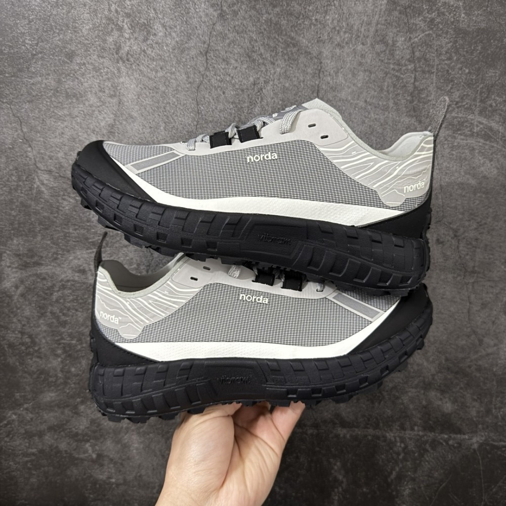 2026 NORDA 001 รองเท้าวิ่งเทรลสําหรับผู้ชายและผู้หญิง รองเท้าผ้าใบคู่ Unisex น้ําหนักเบา ทนทานต่อการสึกหรอ และกันลื่น กันน้ํา สีเทา BAEY CIMP