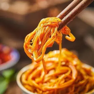 เห็ดเข็มทองปรุงรสหม่าล่า ( 1 กล่อง 50 ซอง ) หอมเผ็ดกำลังดี เคี้ยวกรุบๆ ขนมทานเล่น รสหม่าล่า พร้อมส่งในไทย