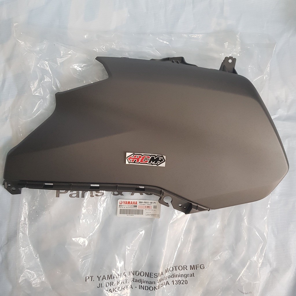 B6H-F8351-00P1 LEFT COWLING BODY COVER ใหม่ NMAX N-MAX N MAX สีเงิน B6H-F8351-00P1 ต้นฉบับ YAMAHA YG