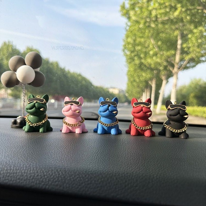 4 ชิ้น/เซ็ต Punk Bulldog พร้อมสร้อยคอมินิตุ๊กตารถ Dashboard ด้านหลังหน้าต่างเครื่องประดับ Tabletop D
