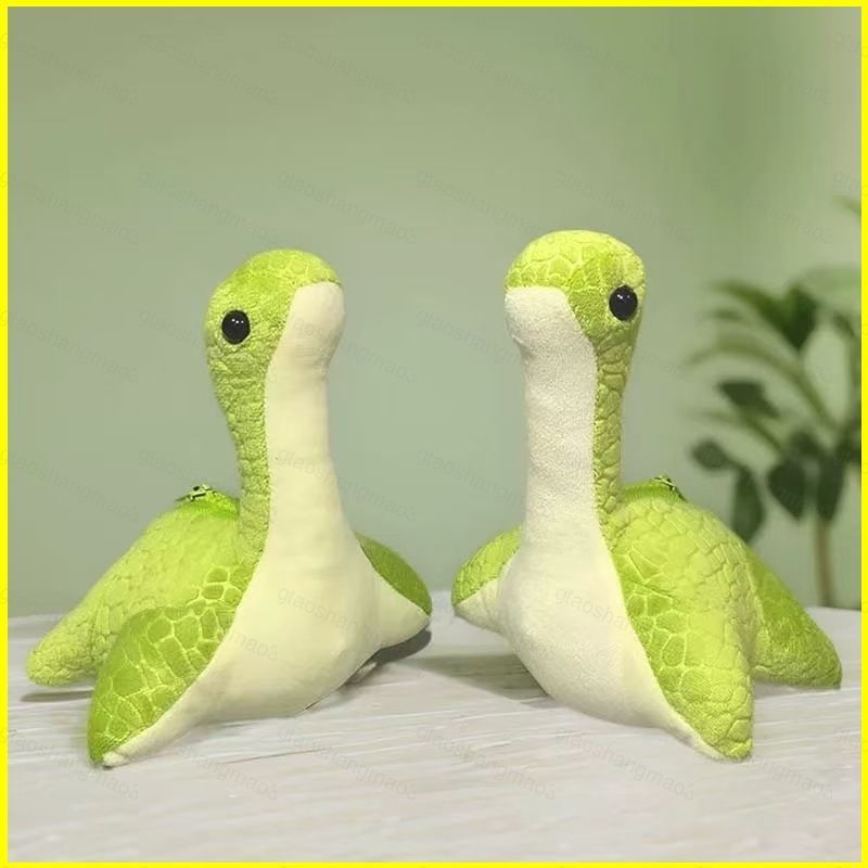 YT3 APEX Legends Nessie Plushie สีเขียว Loch Ness Monster ตุ๊กตาของเล่น Watson Heirloom เกม Merch ขอ