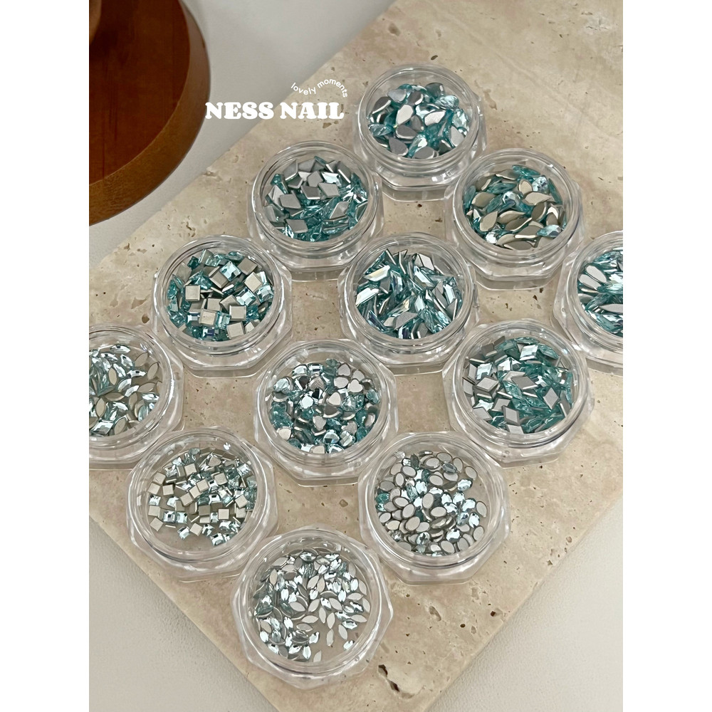 NessNail คุณภาพสูง k9 Light Sea Blue Chamfered ด้านล่างแบนเพชรรูปทรงพิเศษ Mini เลียนแบบ Hua Ice Blue
