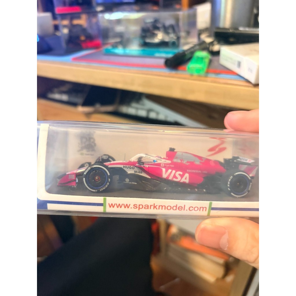 [คลังสินค้าพร้อม] รถโมเดล Spark F1 1/43 Little Red Bull VCARB 02 Hajar 2025 รางวัล Miami ใหม่เอี่ยม