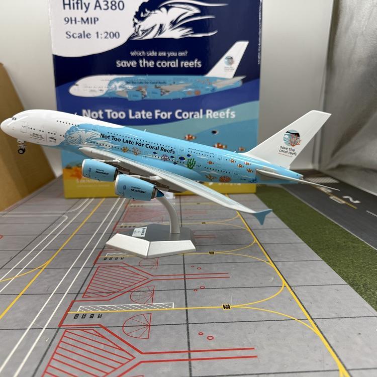 เครื่องบินโดยสารโลหะผสมเครื่องบินรุ่น SQ 1/200 Hifly Airlines A380 การจับคู่สีคู่ 9H-MIP