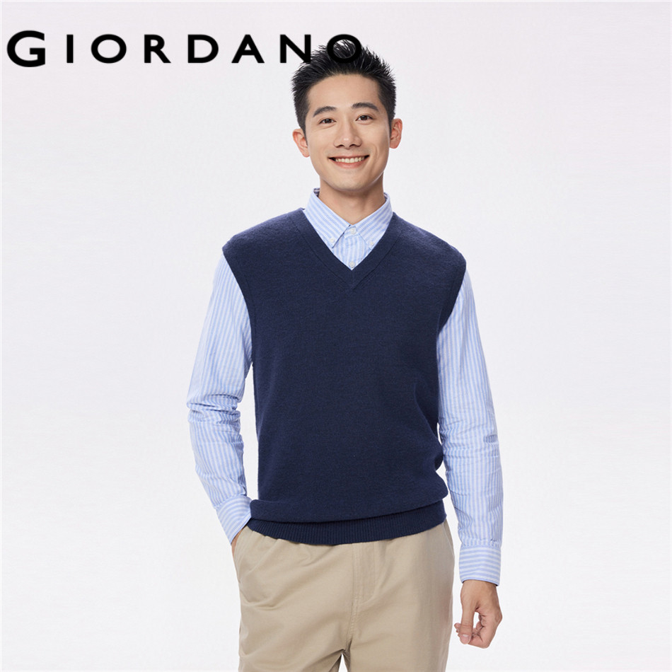 GIORDANO MEN V-neck solid color sweater vest 13055760