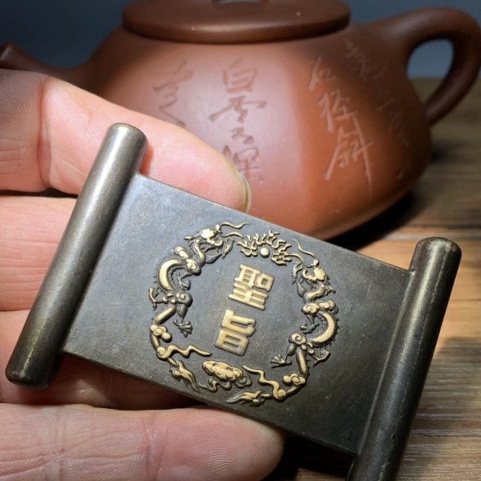 คอลเลกชันนิตยสารโบราณ Retro Point Golden Deed Qianlong Emperor Deed เต็มรูปแบบของจีนสองภาษาสิบจักรพร