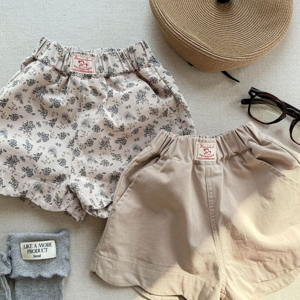 LLB-72 กางเกงขาสั้นสไตล์มินิมอลมี 2 ลาย (Plain & Floral) ลายดอกเล็กโทนอ่อน และสีครีมเรียบสุดคลาสสิก (ขนาด 90-130)