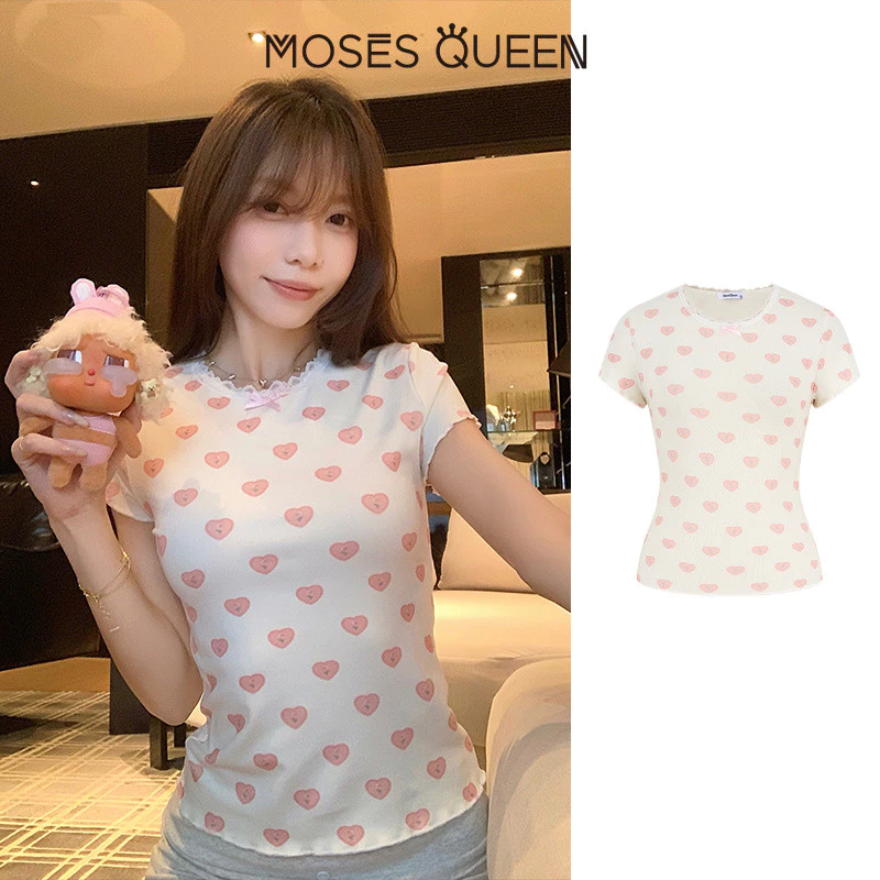 MOSESQUEEN เสื้อยืดแขนสั้นพิมพ์ลายสาวหวานน่ารักและขยับสําหรับผู้หญิง - มีสไตล์ ฟิตติ้ง กระชับสัดส่วน ดีไซน์ไหล่ตรง #63944