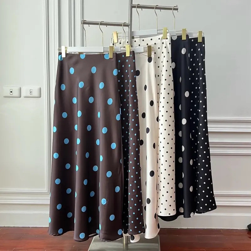 Viola polkadots skirt : Sogood.brand กระโปรงซาตินลายจุดเล็กจุดใหญ่