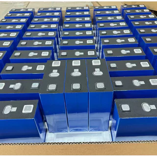【แบรนด์ใหม่】30AH 3.2V LiFePo4 battery แบตเตอรี่ แบตเตอรี่ลิเธียม แบตเตอรี่ลิเธียมไอออน แบบชาร์จไฟได้ แบตเตอรี