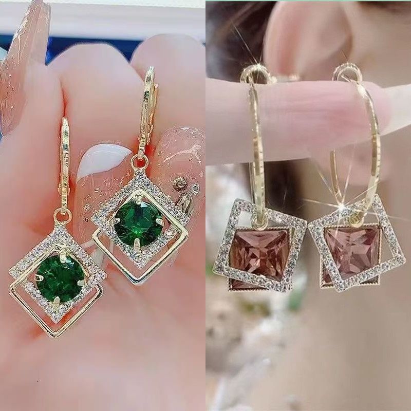 ต่างหูสี่เหลี่ยม Rhinestone สีเขียวชุดที่ไม่ซ้ํากัน Niche ต่างหูต่างหู Class Class Class เรียบง่าย 8