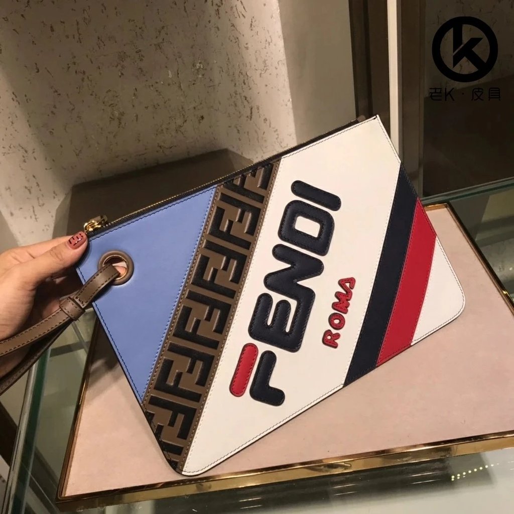 FENDI กระเป๋าสุภาพสตรี FENDI ซิปเปิดปิดคลัทช์ Triplette บาง