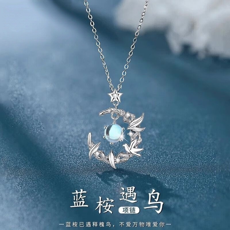 Blue Eucalyptus และสร้อยคอนกหญิงหรูหรา All-Match High-End จี้ Niche Design ของขวัญทานาบาตะแฟนสร้อยคอ