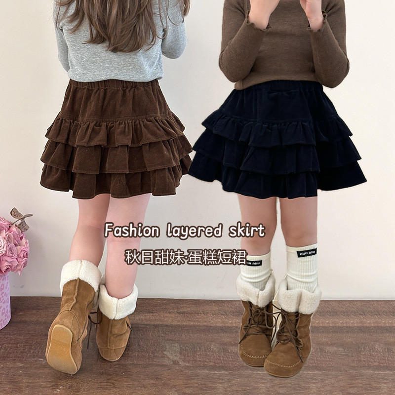 กระโปรงลายลูกไม้จากผ้าฝ้าย ดีไซน์หรูหรา มีแถบจีบและรายละเอียดหลุมที่สวยงาม