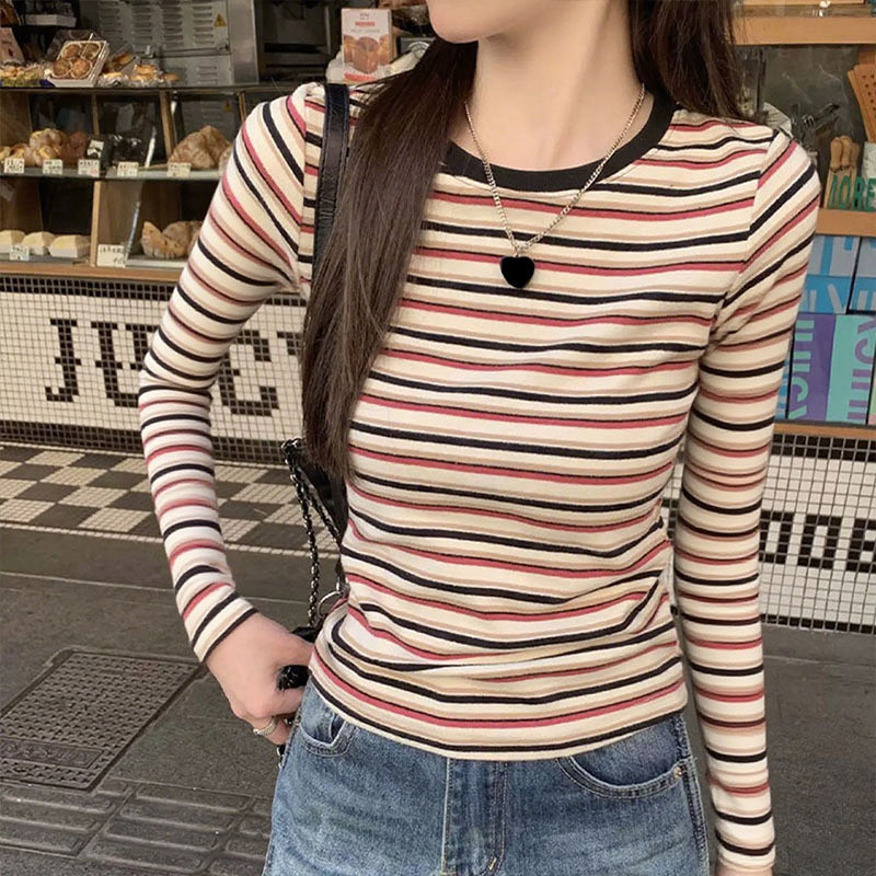 IELGY تيشيرت نسائي ضيق مقلّم بأكمام طويلة — صورة 5