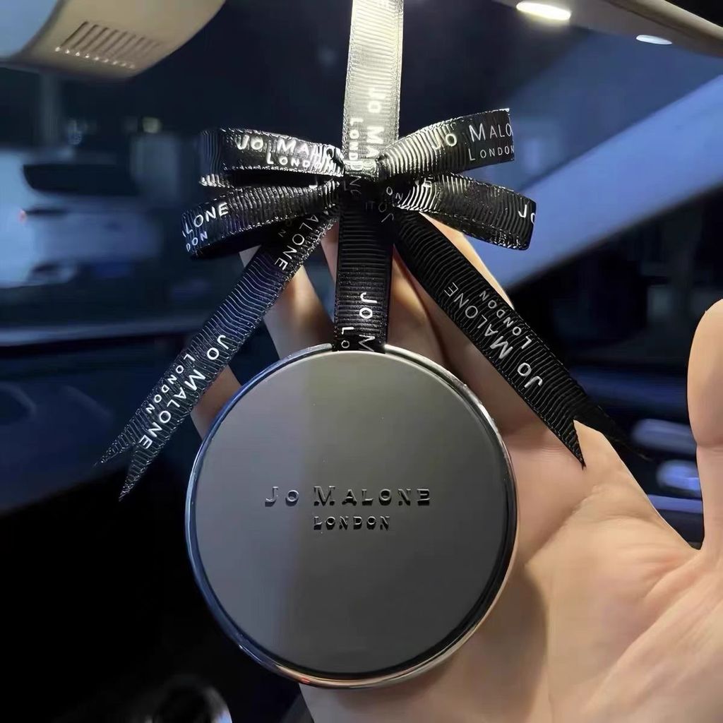 JoMalone JoMalone น้ํามันหอมระเหยในรถยนต์ JoMalone จี้รถ Air Outlet น้ําหอมแข็ง English Pear Eau de 