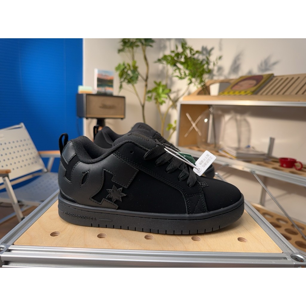 ✅DC Shoes Court Graffik รองเท้าขนมปังอินเทรนด์กันลื่นและทนทานรองเท้าบอร์ดต่ํา