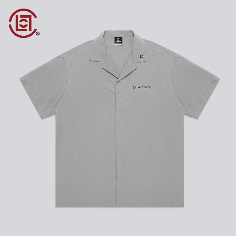 เสื้อเชิ้ตแขนสั้นจาก CLOTTEE กับโลโก้ Master Edison Chen