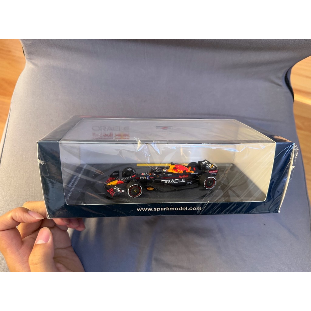 Wistappen Two-Champion Donut Big Box Red Bull RB18 2022 Race Season Abu Doughnut Station Spark 1/43 
