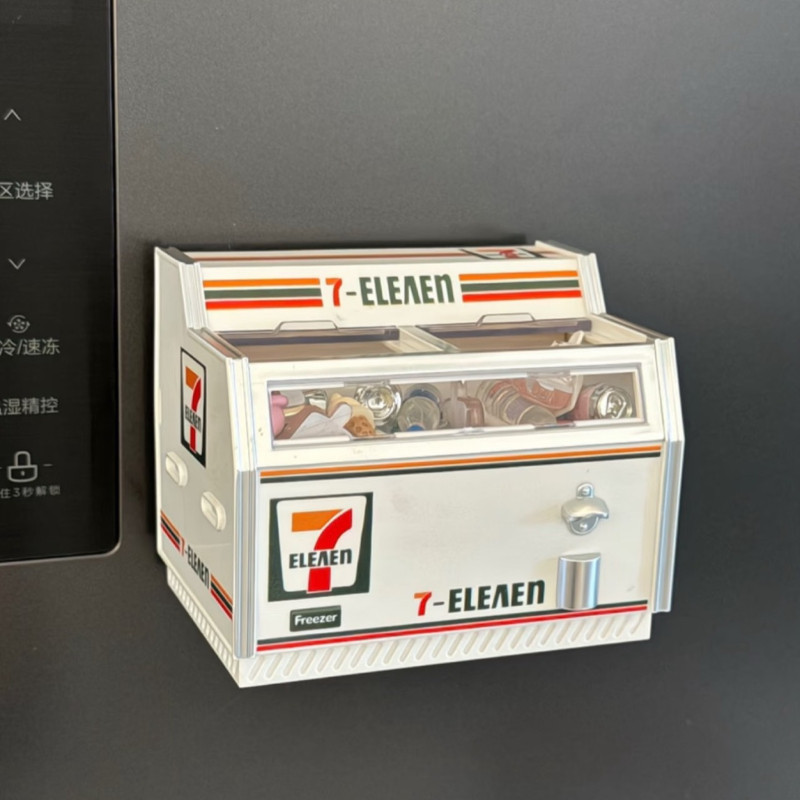 ตู้เย็นเลียนแบบ 7-11 แนวนอน แม่เหล็กติดตู้เย็น ไฟเปิดได้ ของตกแต่งบ้าน เฟอร์นิเจอร์ขนาดเล็ก