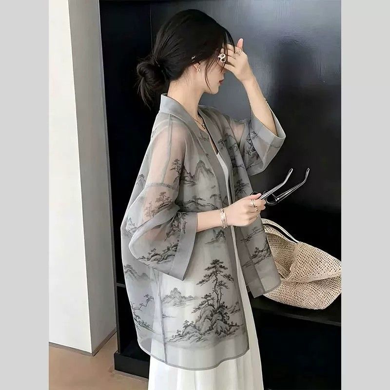 ใหม่สไตล์จีนที่ไม่ซ้ํากันที่สวยงามระดับไฮเอนด์สีเทาพิมพ์บางสไตล์ ผอมลง ดูครีมกันแดดด้านบนผู้หญิง 2026 ฤดูร้อน