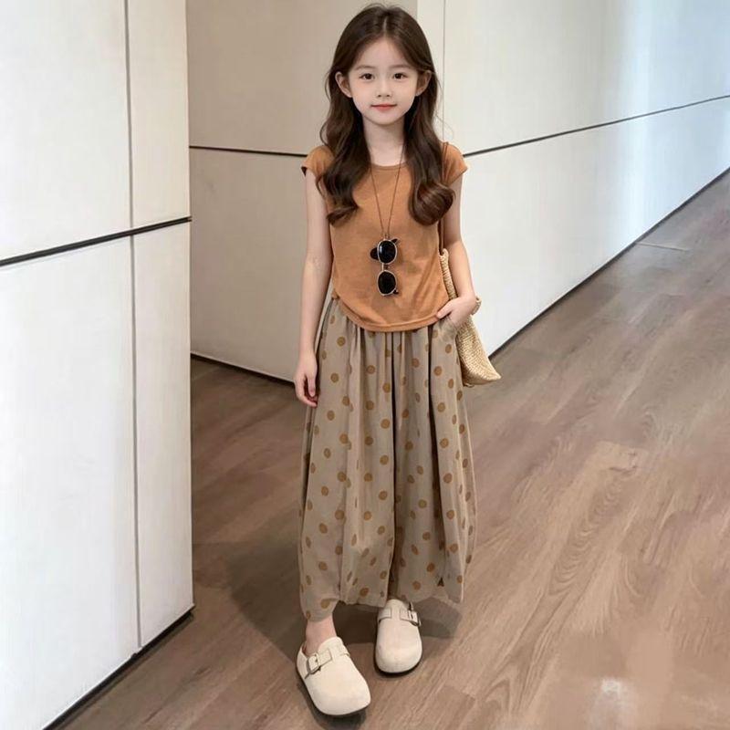 [จํากัดเวลาลดราคา] เด็กผู้หญิงกลางเด็กใหญ่สไตล์เกาหลียักษ์สวยสวมสูทสไตล์ใหม่สีส้มสีแดงเสื้อยืดสาวฤดูร้อนกางเกงลายจุดชุดสองชิ้น