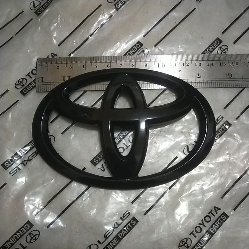 75310-BZ200 สัญลักษณ์โลโก้ด้านหลังสําหรับ Toyota Avanza rush calya Agya และ Wigo original สีดําเคลือ
