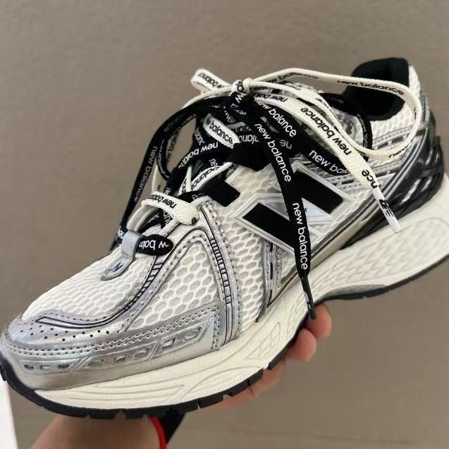 เหมาะสําหรับ New Balance NB 1906R Silver Black Mandarin Duck Letter โลโก้เชือกผูกรองเท้า
