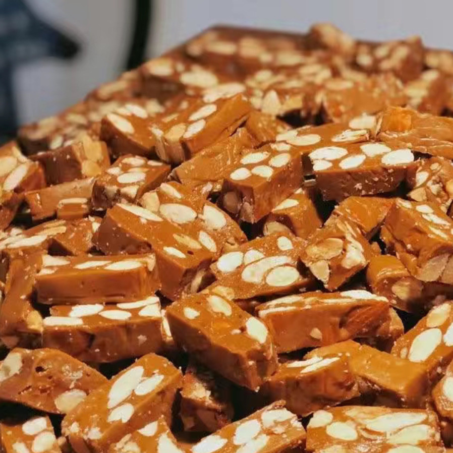 ใหม่ Handmade French Balancet Taffy Sea Salt Caramel Casual Nut Crisp Candy Chinese New Year Candy H
