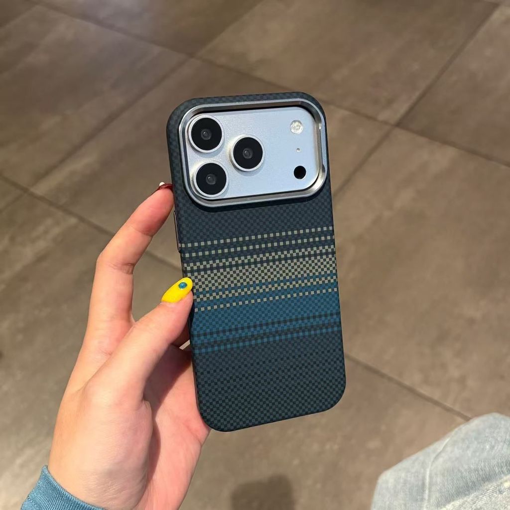 แม่เหล็กดูดคาร์บอนไฟเบอร์บางเฉียบเหมาะสําหรับ ไอโฟน 12 13 14 15 16 17 มือโปร สูงสุด อากาศ เคสโทรศัพท์เคฟล่าร์เคสป้องกันเลนส์โลหะ - รูปที่ 4