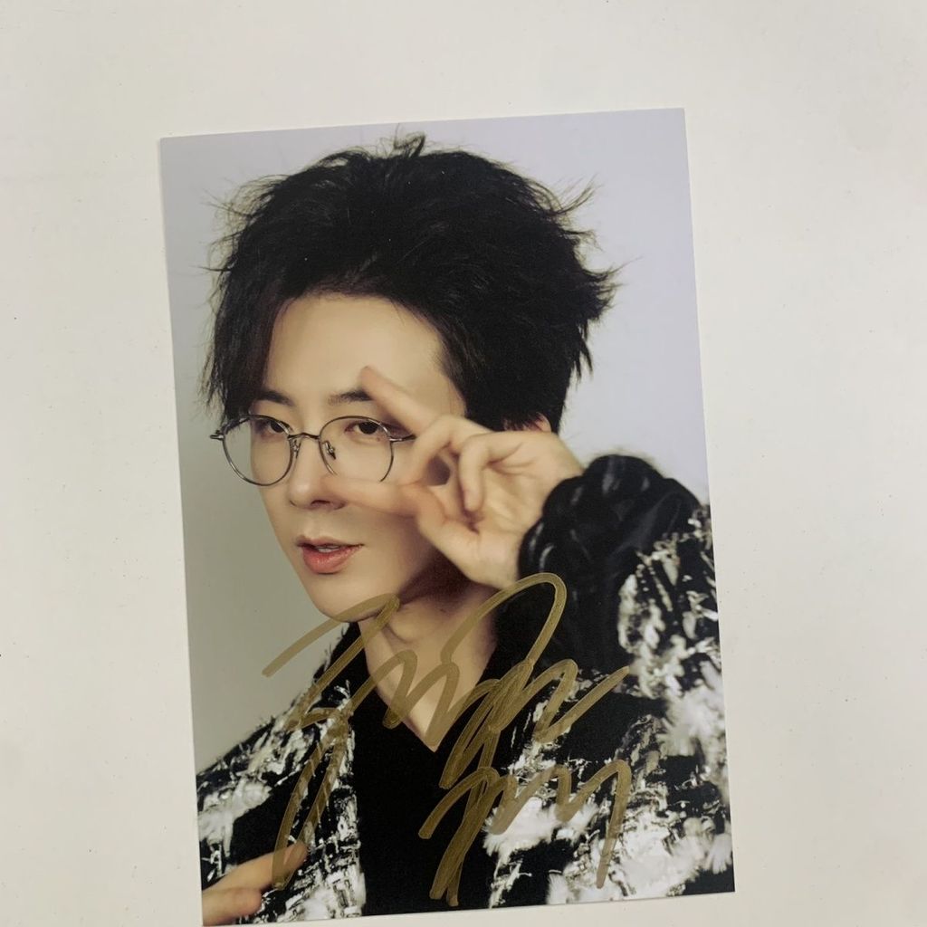 Liu Yuning ภาพถ่ายลายเซ็น Liu Yuning ภาพถ่ายลายเซ็น Liu Yuning ลายเซ็นผู้ขายลายเซ็นภาพ 20 ซม. 22WA