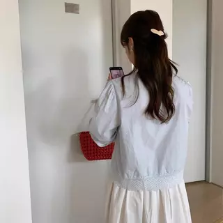 Red Berryเสื้อเชิ้ตแขนพองถักโครเชต์ลูกไม้คอกลมผูกโบว์สไตล์ฝรั่งเศสสำหรับผู้หญิงฤดูใบไม้ร่วงใหม่99230