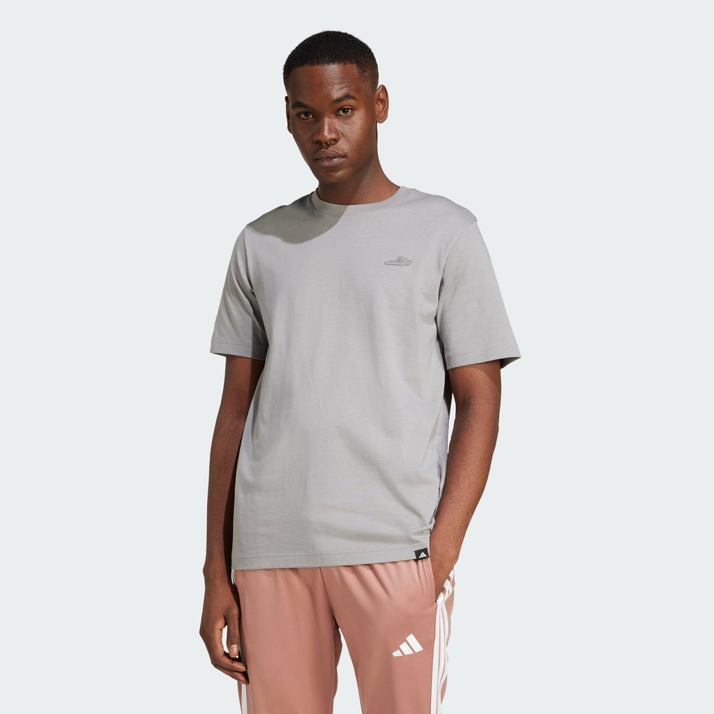 Adidas Lifestyle Graphic Lounge Slide เสื้อยืดผู้ชาย สีเทา JJ4004