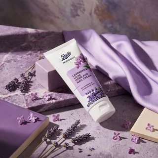 Boots Ingredients Lavender & Lilac Hand And Nail Cream 100Ml บู๊ทส์ อินกรีเดียนส์ แฮนด์ แอนด์ เนล ครีม
