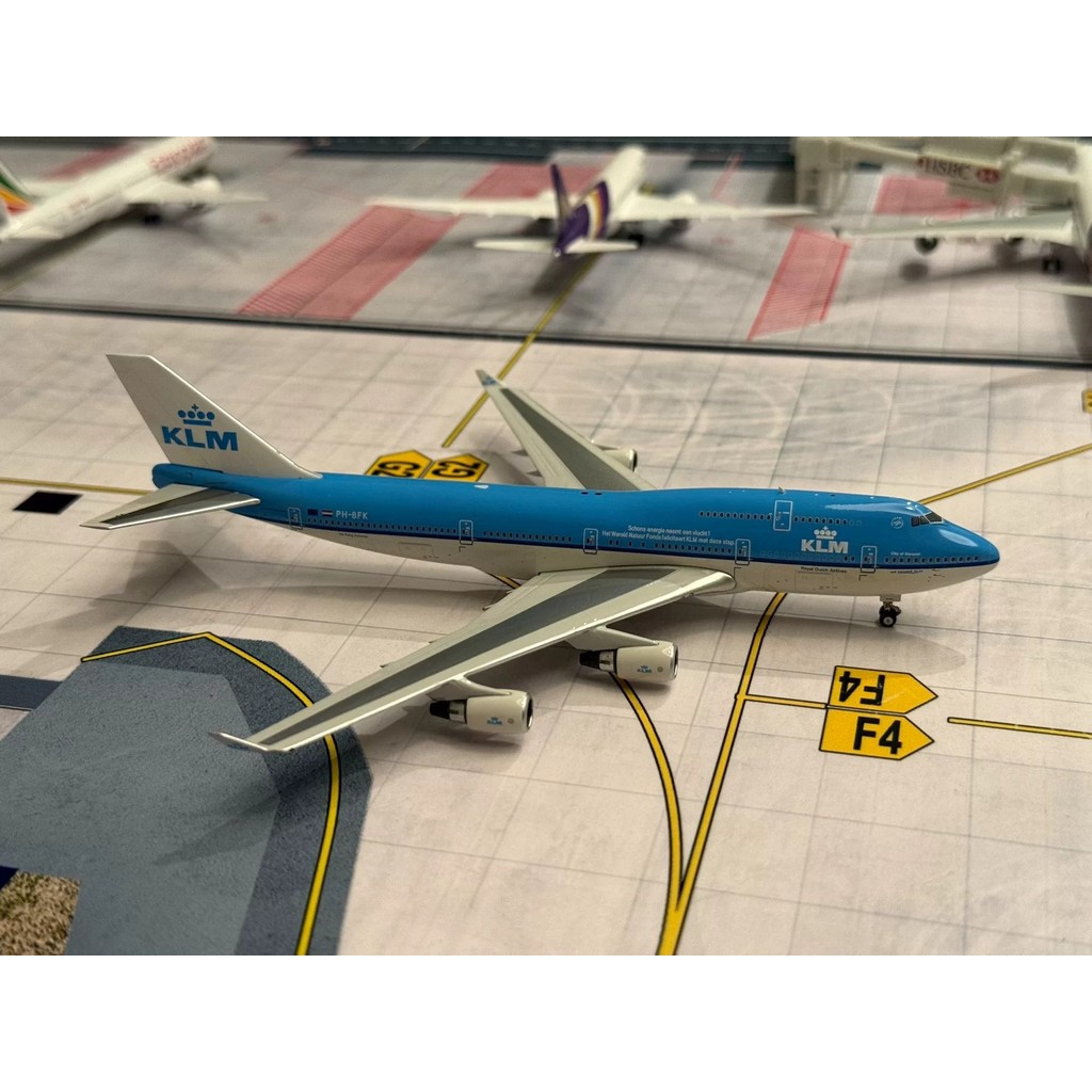 PH 1: 400 Holland Royal Airlines โบอิ้ง 747-400 PH-BFK Bio-Feel ทาสีไร้ที่ติไม่มีหลังจากเปิดตัว