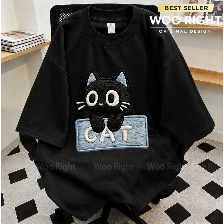 Woo Right تيشيرت Boxy واسع مطرز CAT بقطة كرتونية — أسود — صورة 8