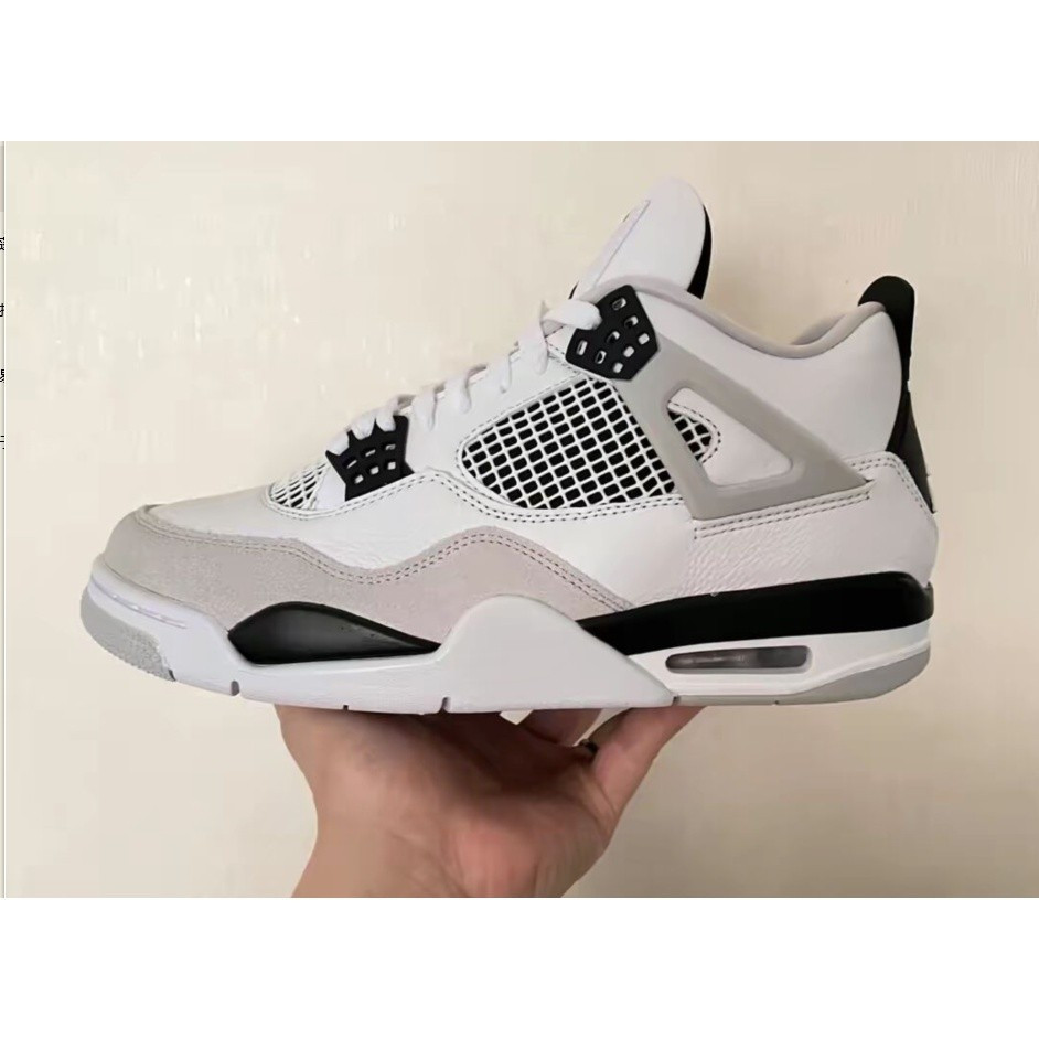 Jordan 4 Retro สีดําและสีเทาสําหรับผู้ชาย