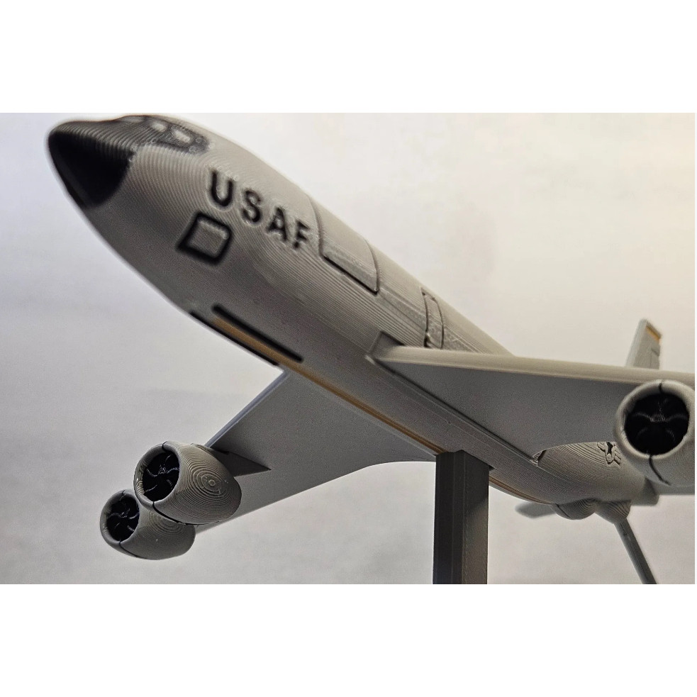 Cuero เครื่องบินจิ๋ว Kitcard Kc135