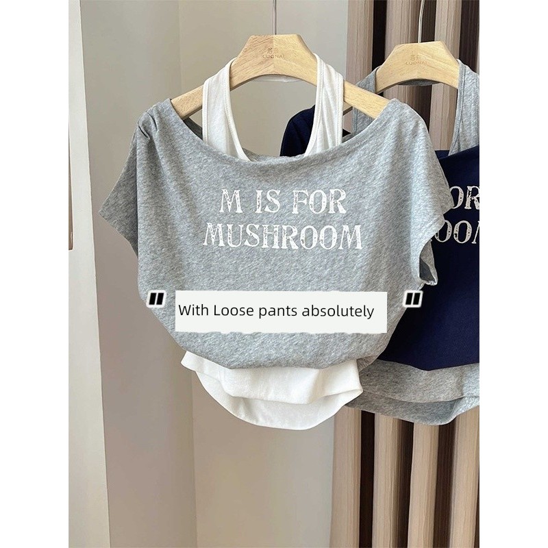 เปิดไหล่ เสื้อแซ่บๆ ONG สวยมาก! แบบใหม่ฤดูร้อนปี2025พิมพ์ลายตัวอักษรจับจีบเอวปลอมสองชิ้นคล้องคอเปิดไ