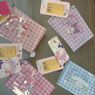 กระเป๋าใส่บัตร/เหรียญลายตารางสุดคิ้วท์ พร้อมพวงกุญแจห้อย น่า…