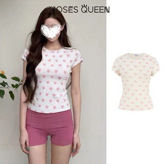 MOSESQUEEN เสื้อยืดแขนสั้นพิมพ์ลายสาวหวานน่ารักและขยับสําหรับผู้หญิง - มีสไตล์ ฟิตติ้ง กระชับสัดส่วน ดีไซน์ไหล่ตรง #63944